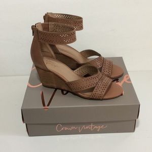 *NEW* Crown Vintage Carlie Wedge Sandal